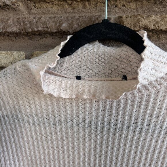 Sanctuary Light Pink Lettuce Edge Mock Neck Textured Sweater Size Small - Picture 6 of 6